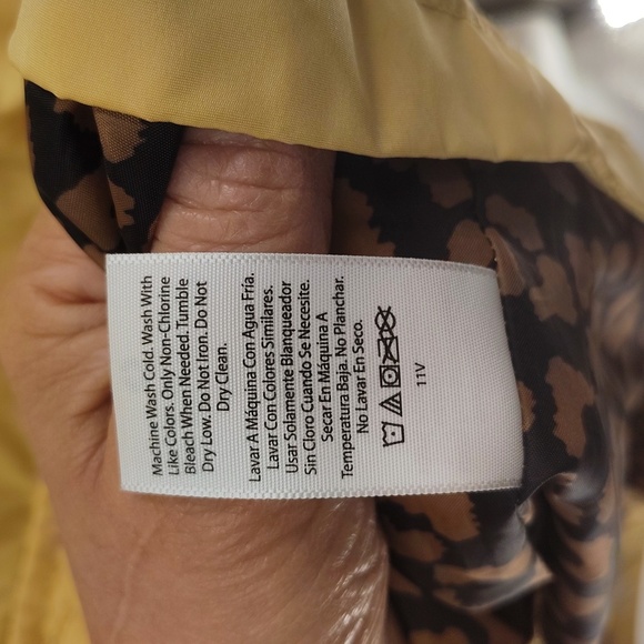 Time & Tru Rain Jacket Size Medium Yellow Navy Leopard Print Lining Pockets - Picture 9 of 9